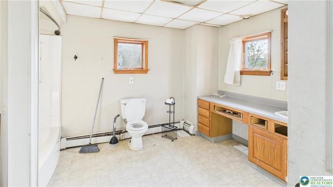 59 W Front St, House other with 3 bedrooms, 1 bathrooms and null parking in Jim Thorpe PA | Image 12