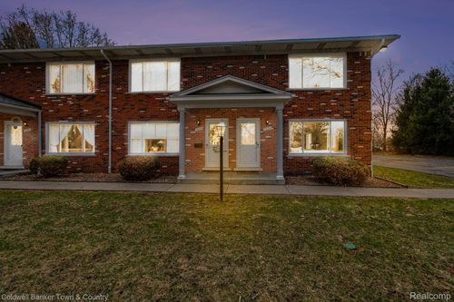 5084 Kintyre Ln, Brighton, MI, 48116-9725 | Card Image