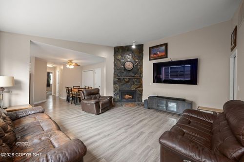 326 Krane Dr, Anchorage, AK, 99504-1083 | Card Image