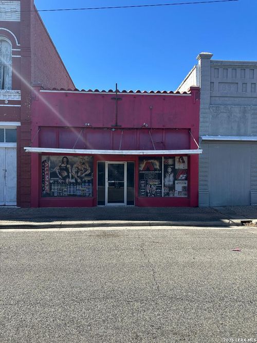 319 N Washington St, Beeville, TX, 78102-4512 | Card Image