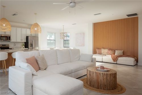 unit-103-5632 Summit Pointe Cir, BRADENTON, FL, 34210-7012 | Card Image