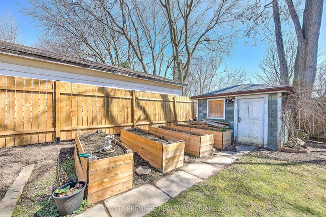 45 Mohegan Cres, House attached with 3 bedrooms, 2 bathrooms and 2 parking in London ON | Image 35