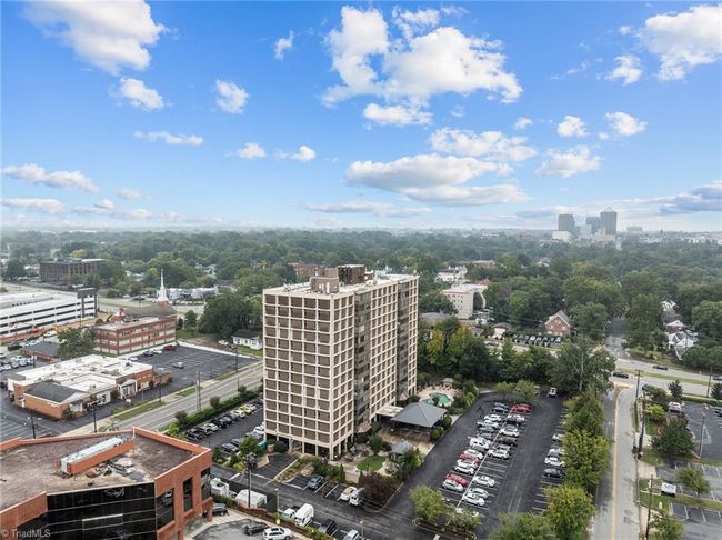UNIT-906 - 1101 N Elm St, House other with 2 bedrooms, 2 bathrooms and null parking in Greensboro NC | Image 28