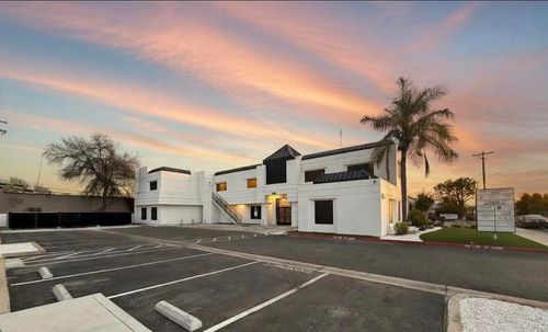 2008 W Dorothea Ave, Visalia, CA, 93277-7300 | Card Image