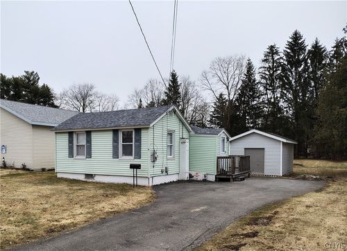 19 Burr Ave, New York Mills, NY, 13417-1304 | Card Image