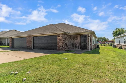 985 Remington Dr, Springdale, AR, 72764-6011 | Card Image