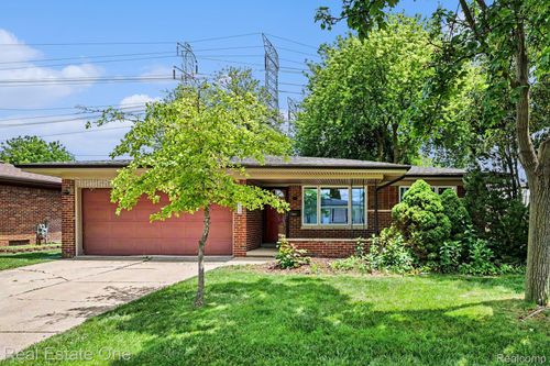 36424 Clifford Dr, Sterling Heights, MI, 48312-3117 | Card Image