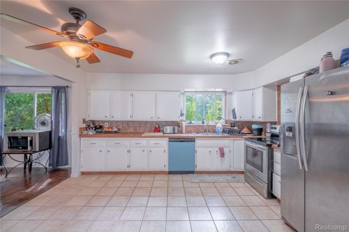 11348 Kingsley Dr, Grand Blanc, MI, 48439-1226 | Card Image