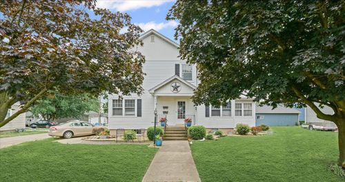 211 E 10th St, Gibson City, IL, 60936-1376 | Card Image