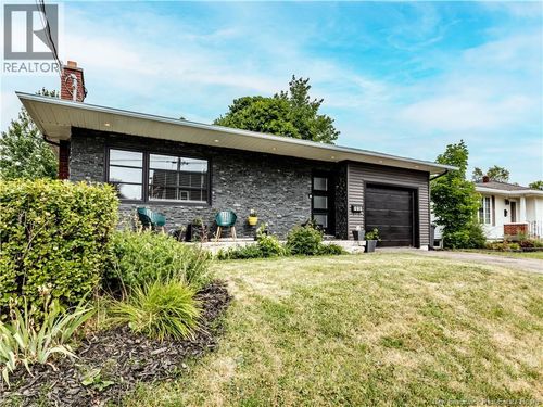 109 Upton St, Moncton, NB, E1E2Z9 | Card Image