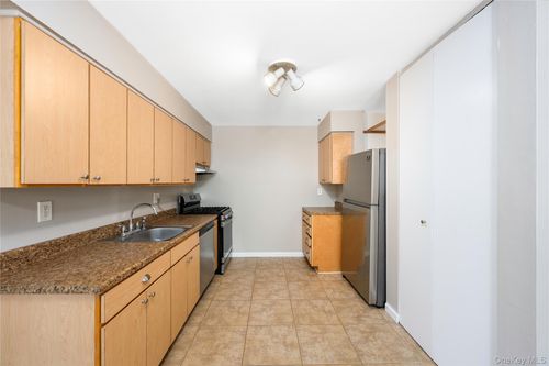apt-130-2 Colonial Rd, Beacon, NY, 12508-1758 | Card Image