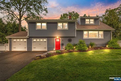 74 Crosley Ter, Hillsdale, NJ, 07642-2807 | Card Image