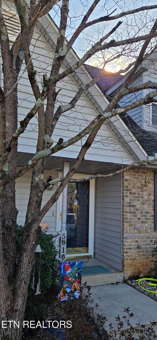 5010 Trace Manor Ln, Knoxville, TN, 37912-4852 | Card Image