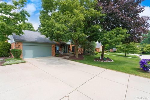 1819 Quincy Dr, Rochester Hills, MI, 48306-3657 | Card Image