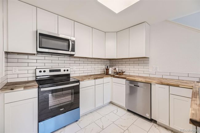 APT-308 - 12043 W Cross Dr, Condo with 1 bedrooms, 2 bathrooms and 3 parking in Littleton CO | Image 4