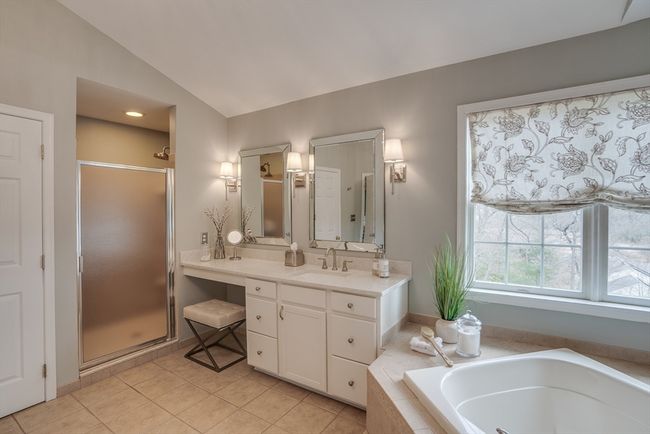 8 Valley View Dr, House other with 4 bedrooms, 5 bathrooms and 6 parking in North Grafton MA | Image 24