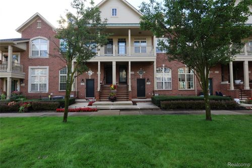 129 E Bay Dr, Walled Lake, MI, 48390-3526 | Card Image