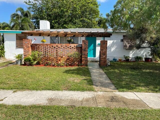 Lark Ln, West Palm Beach, FL 33409