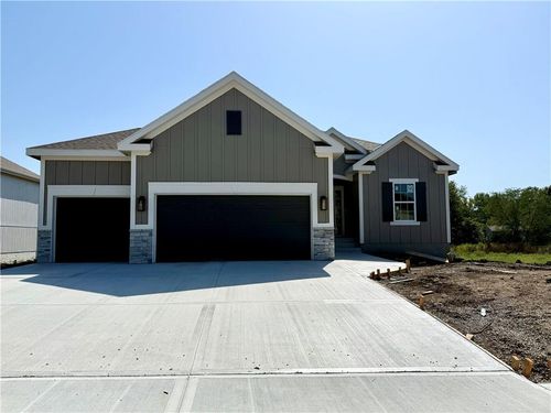 621 E 13th St, Kearney, MO, 64060-7367 | Card Image