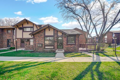 1S141 Eliot Ln, Villa Park, IL, 60181-3711 | Card Image
