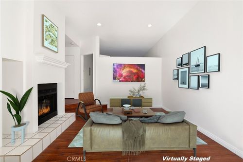 c-5738 Skyview Way, Agoura Hills, CA, 91301-5702 | Card Image