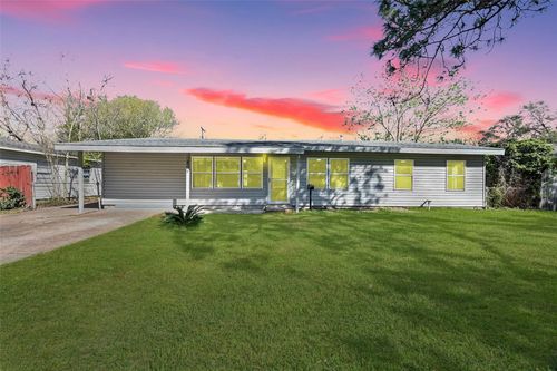 804 23rd Ave N, Texas City, TX, 77590-5638 | Card Image