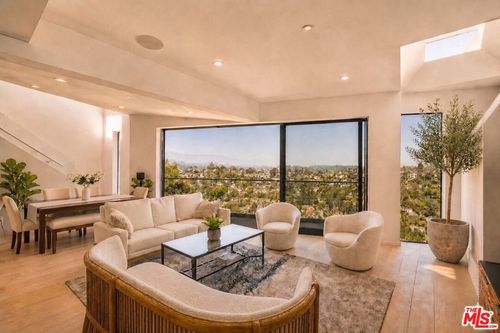 2224 Ronda Vista Dr, LOS ANGELES, CA, 90027 | Card Image