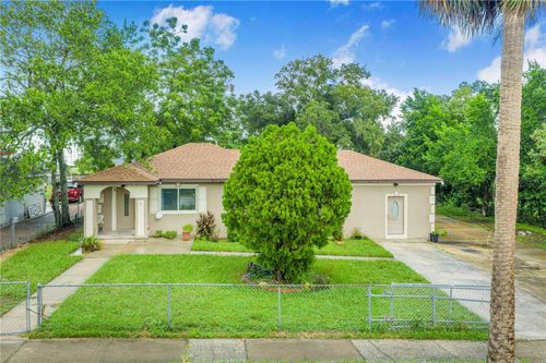 6 E Magnolia St, DAVENPORT, FL, 33837-4123 | Card Image