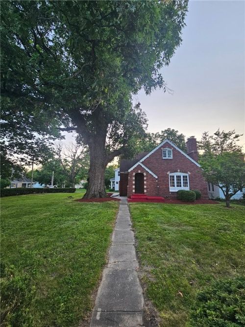 311 N Oakcrest Ave, Decatur, IL, 62522-1812 | Card Image