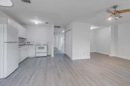 apt-f12-1317 Airport Dr, TALLAHASSEE, FL, 32304-4766 | Card Image