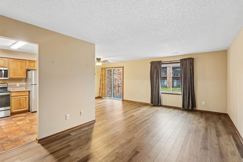 unit-2-4733 Woodland Ave, West Des Moines, IA, 50266-1768 | Card Image