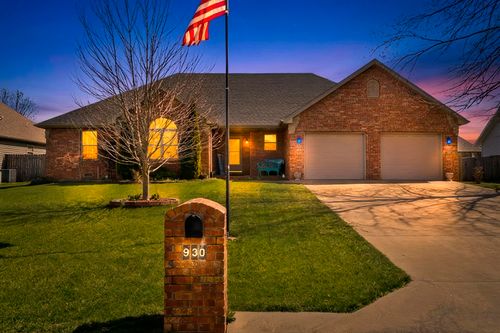 930 Brookside Dr, Marshfield, MO, 65706-8917 | Card Image