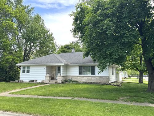 142 N Oak St, Herscher, IL, 60941-9532 | Card Image