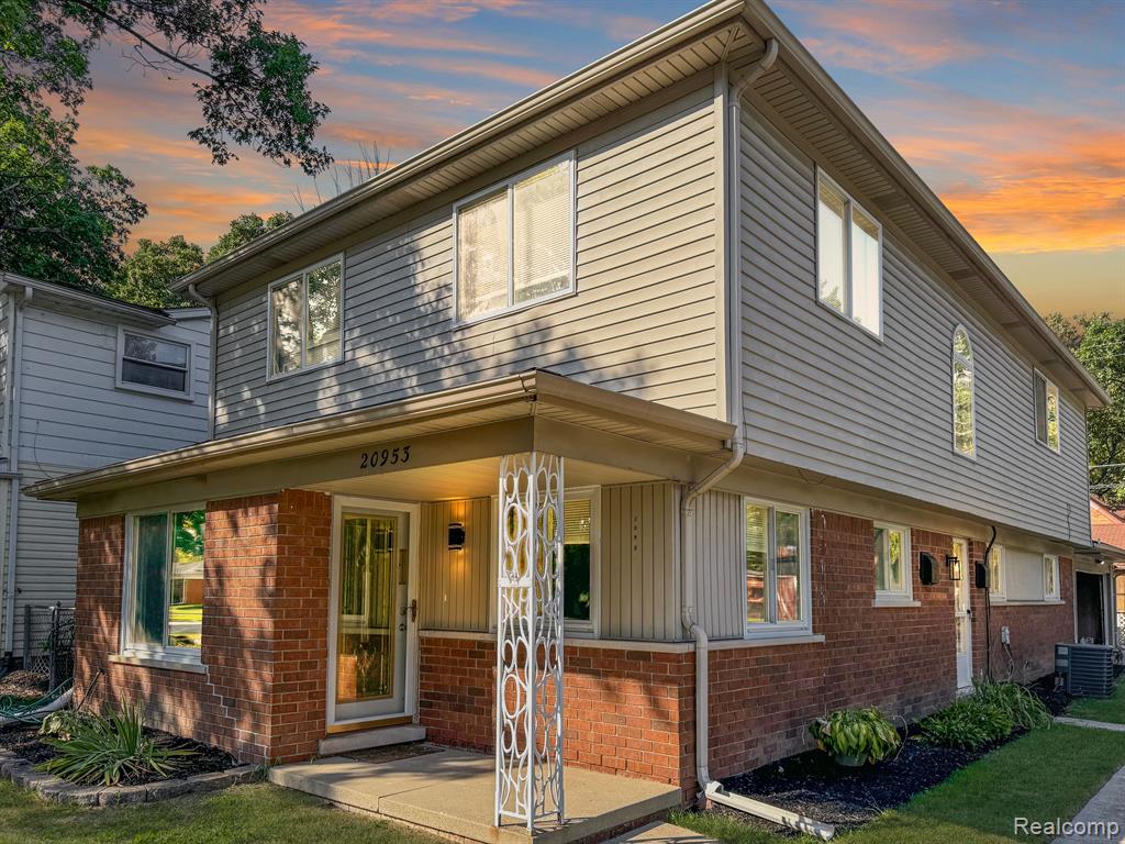 Hampton Rd, Harper Woods, MI 48225