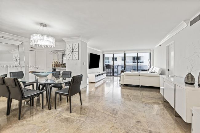 1904 - 5757 Collins Ave, Condo with 2 bedrooms, 2 bathrooms and null parking in Miami Beach FL | Image 9