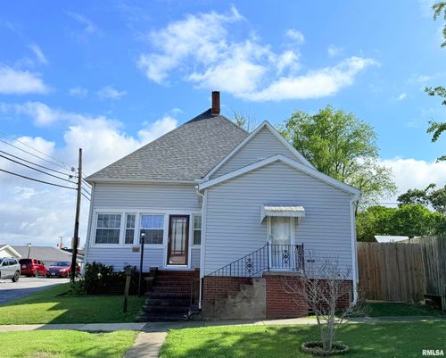18 S Mill St, Harrisburg, IL, 62946-1722 | Card Image