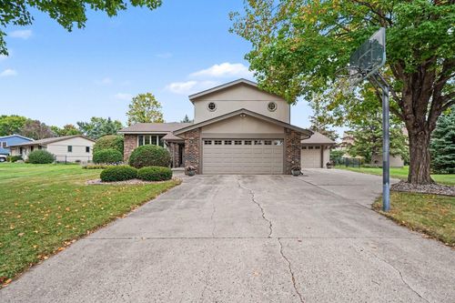 712 Highland Dr, New Prague, MN, 56071-2146 | Card Image