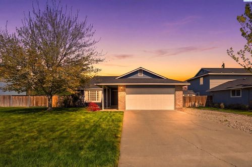 5110 Blue Heron, West Richland, WA, 99353 | Card Image
