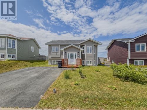 51 Finlaystone Dr, House with 4 bedrooms, 3 bathrooms and null parking in Mount Pearl NL | Card Image