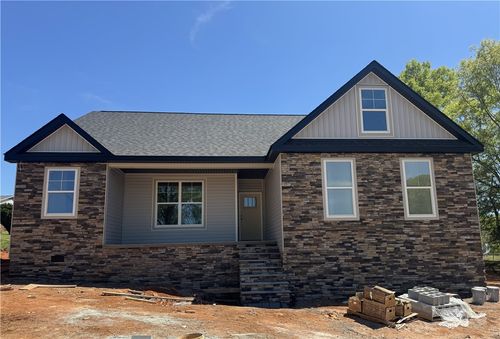 311 Davis Rd, Liberty, SC, 29657-3712 | Card Image
