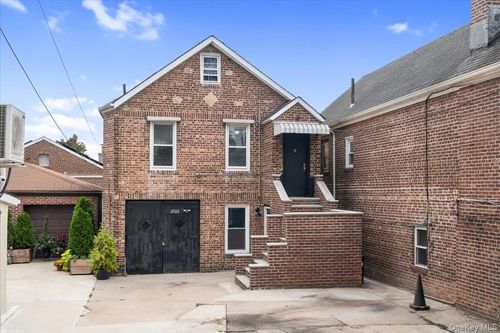 2760 Hering Ave, Bronx, NY, 10469-5321 | Card Image
