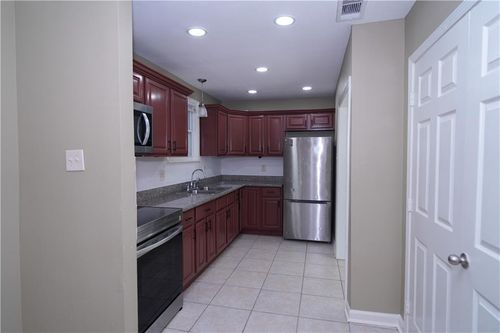 6960 Dorian St, New Orleans, LA, 70126-2606 | Card Image