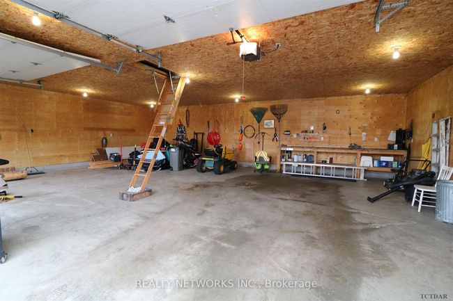 662 Edward Ave, House other with 2 bedrooms, 1 bathrooms and 2 parking in Holtyre ON | Image 32