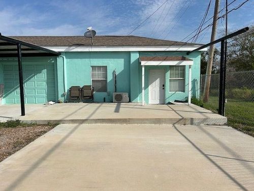633 N Commercial St, Aransas Pass, TX, 78336-2701 | Card Image