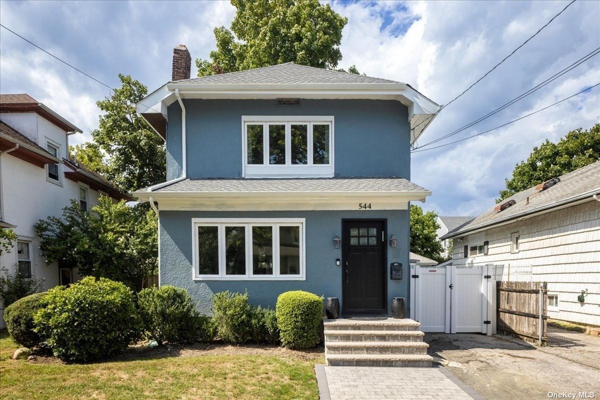 Monroe St, Cedarhurst, NY 11516