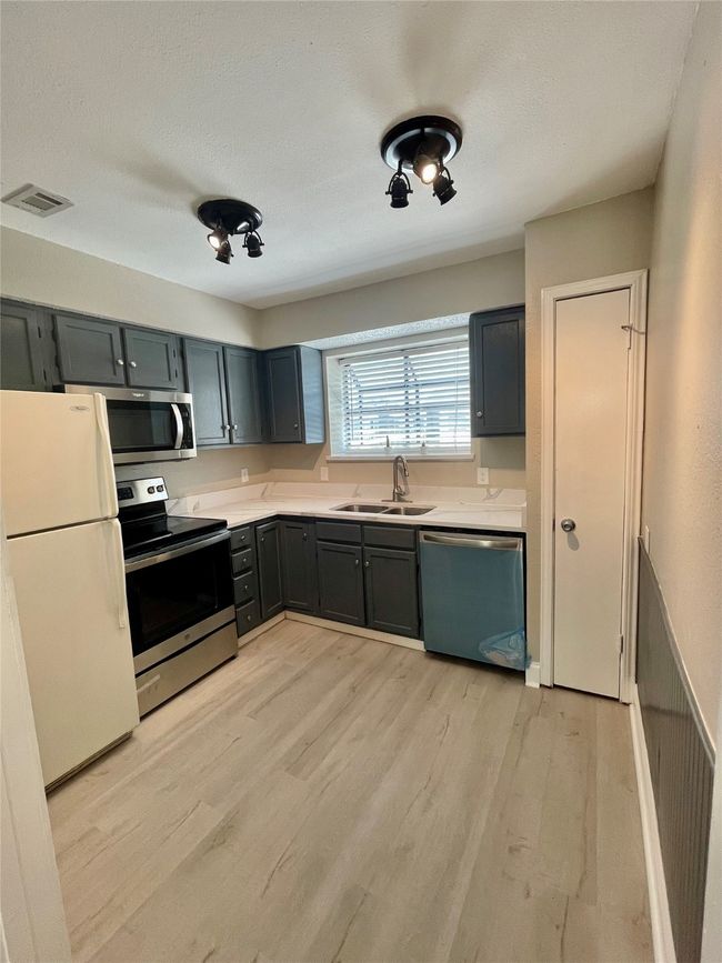 APT-1104 - 4748 Old Bent Tree Ln, Condo with 2 bedrooms, 2 bathrooms and null parking in Dallas TX | Image 4