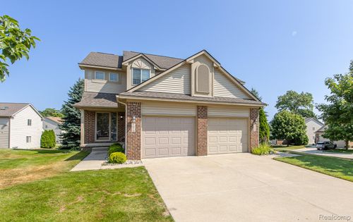 7070 Magnolia Ln, Waterford, MI, 48327-4419 | Card Image