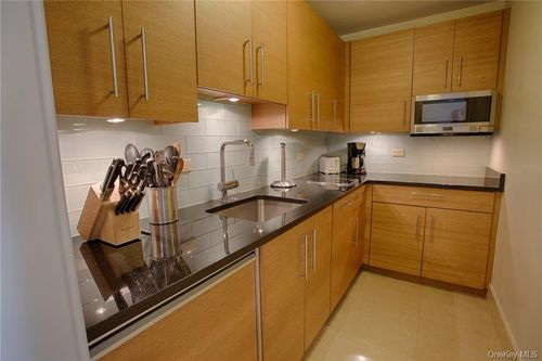 unit-7g-1 Renaissance Sq, White Plains, NY, 10601-3036 | Card Image