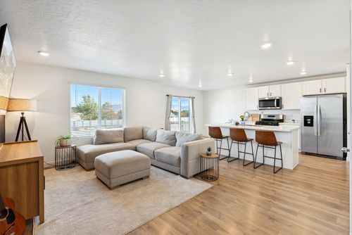 42 N Wayne Way, Grantsville, UT, 84029-3729 | Card Image