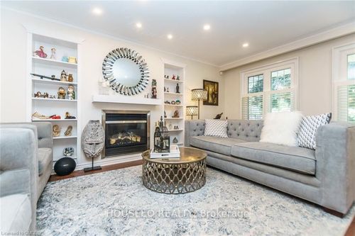 2487 Wyatt Street, Oakville, ON, L6L2M7 | Card Image